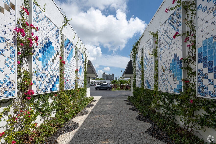 More Photos Of 500-502 Palm St, West Palm Beach General Retail For Lease