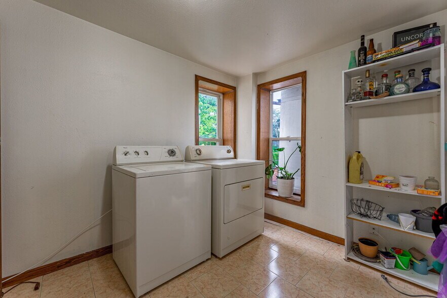 More Photos Of 132 N State St, Belvidere Restaurant For Sale