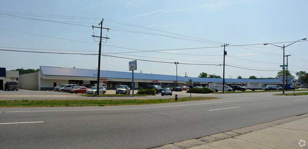 Primary Photo Of 9600-9720 Warwick Blvd, Newport News Unknown For Lease
