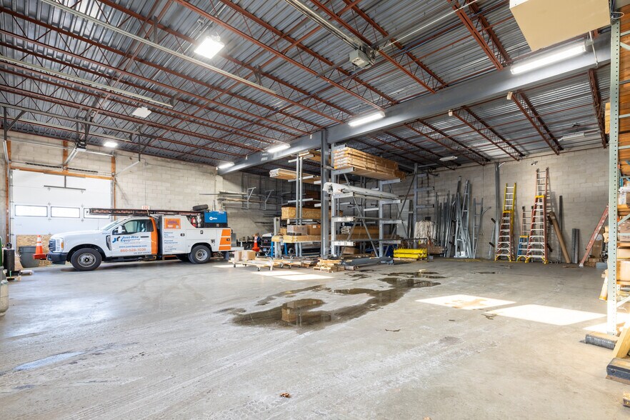 More Photos Of 151 Strong Rd, South Windsor Service For Sale