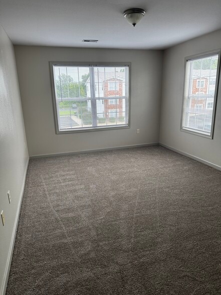 More Photos Of 1325 S Lillian Ave, Bolivar Apartments For Sale
