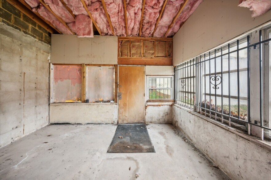 More Photos Of 402 W Kings Hwy, Mount Ephraim Freestanding For Sale