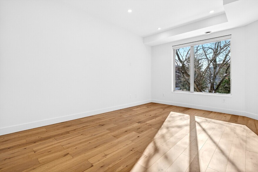 More Photos Of 14 Stevens Av, Ottawa Apartments For Sale