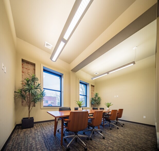 More Photos Of 223 Commercial St NE, Salem Storefront Retail Office For Lease