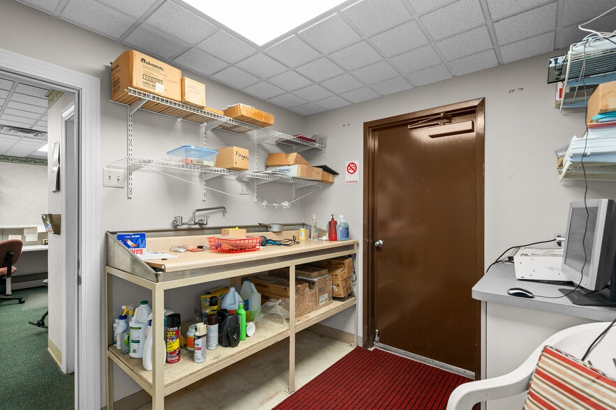 More Photos Of 1717 Mackenna Ave, Niagara Falls Warehouse For Sale