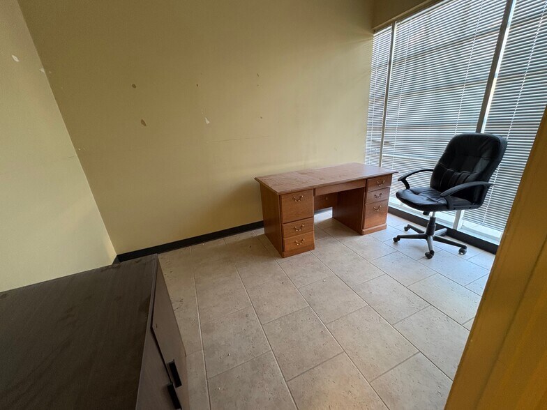 More Photos Of 1671 E 71st St, Tulsa Storefront For Sale