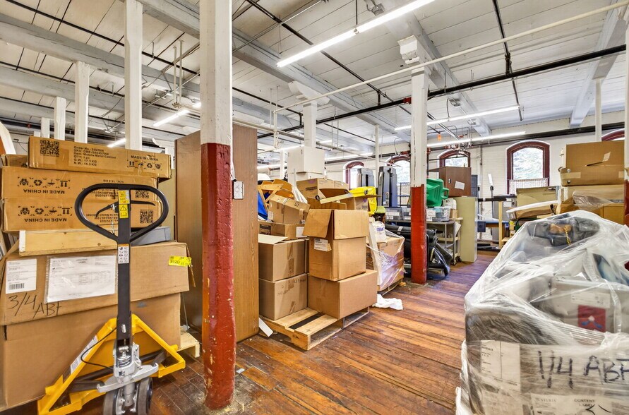 More Photos Of 420 Park St, Housatonic Flex For Sale