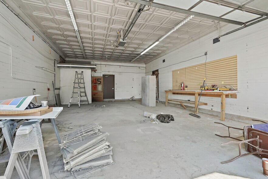 More Photos Of 43 E Colonial Hwy, Hamilton Restaurant For Sale