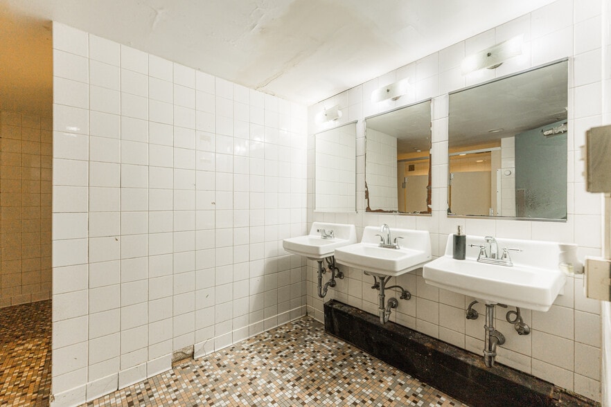 More Photos Of 919 Greenbrier Rd, Dekalb Apartments For Sale