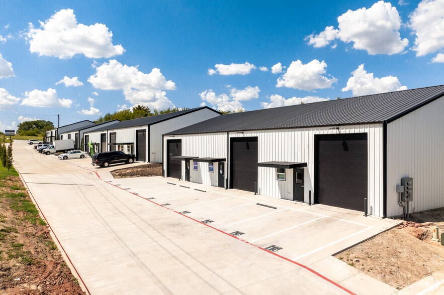 More Photos Of 14333 FM 121, Van Alstyne Flex For Lease