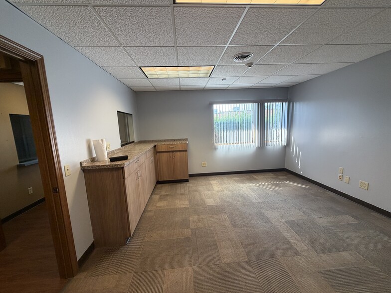 More Photos Of 47 Alice Dr, Akron Office For Lease