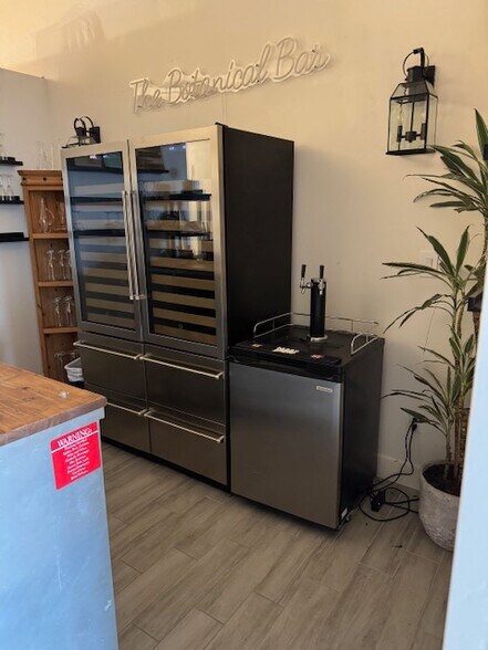 More Photos Of 407-413 E 19th St, Bakersfield Storefront For Sale