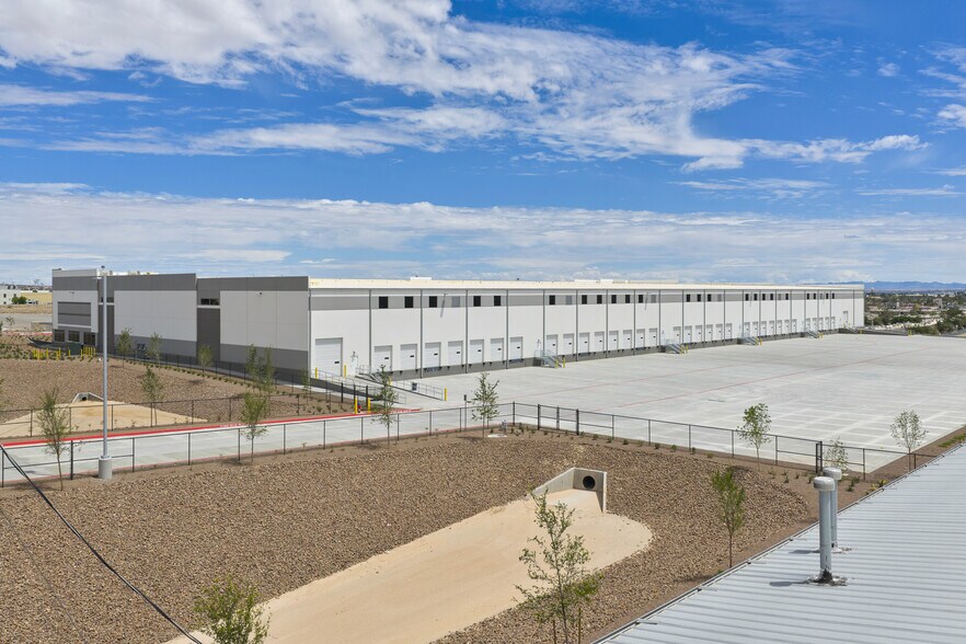 More Photos Of 8900 Escobar Dr, El Paso Distribution For Lease