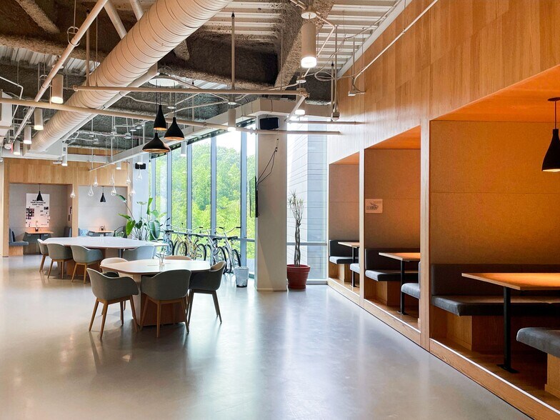 More Photos Of 4509 Creedmoor Rd, Raleigh Coworking Space