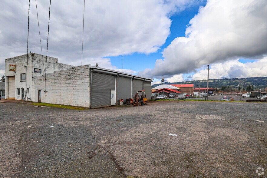 Primary Photo Of 2324 Main St, Sweet Home Flex For Sale