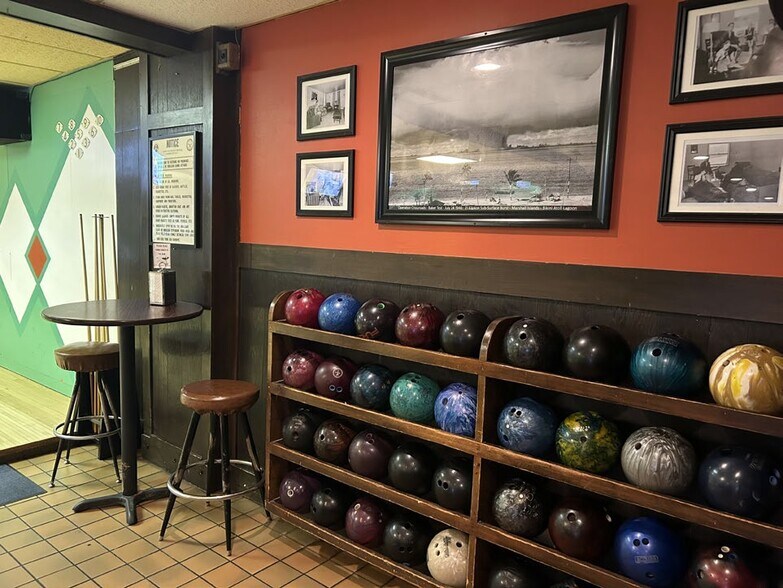 More Photos Of 1031 Mills St, Black Earth Bowling Alley For Sale