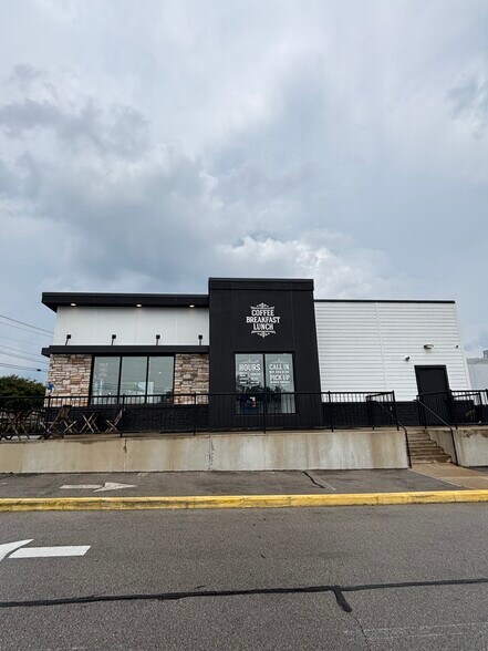 More Photos Of 1201 N Commerce Ct, Columbia Fast Food For Sale