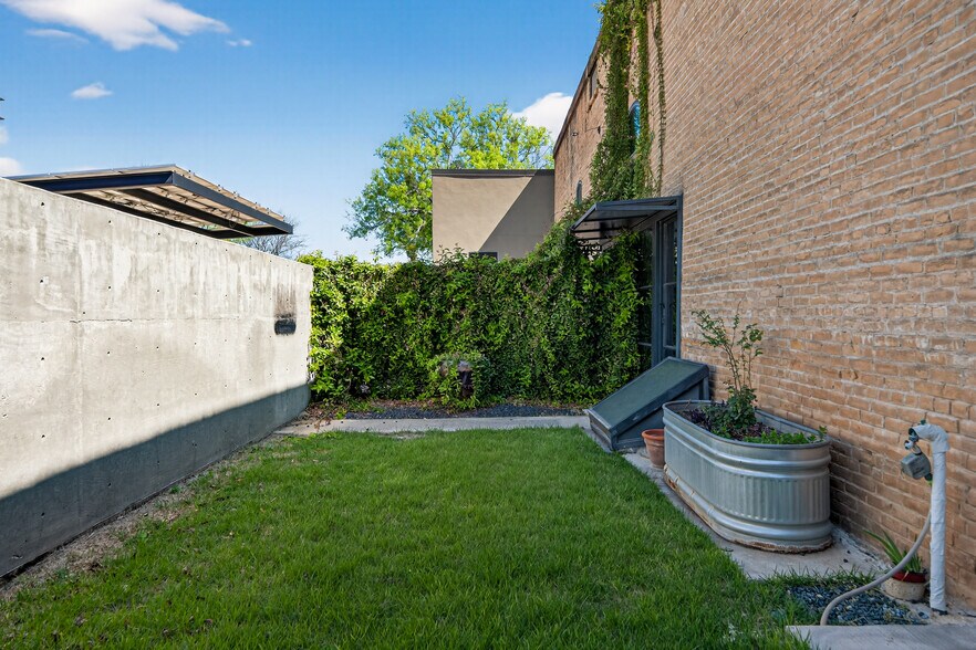 More Photos Of 614 High St, Comfort Storefront Retail Residential For Sale