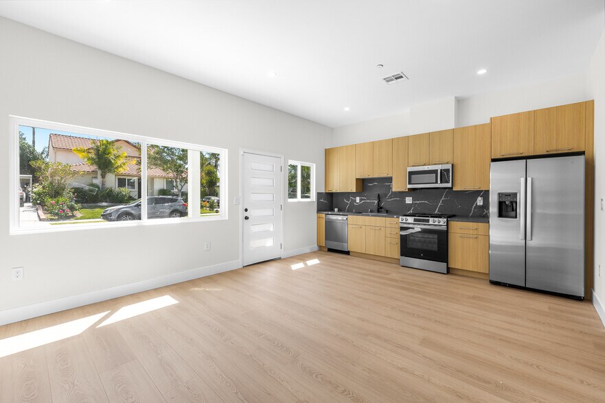 More Photos Of 5131 Don Pio Dr, Woodland Hills Multifamily For Sale