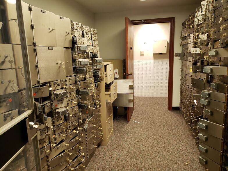 More Photos Of 3201 1st Ave SW, Hickory Bank For Sale