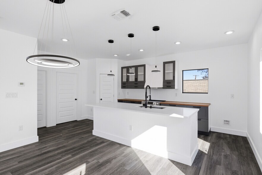 More Photos Of 1512 Wyoming St, San Antonio Apartments For Sale