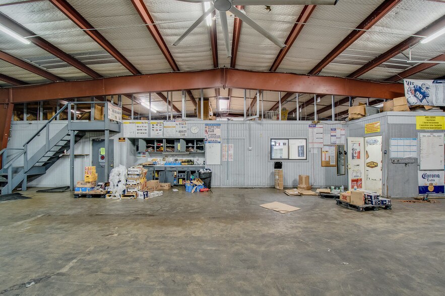 More Photos Of 1212 S Clay St, Ennis Manufacturing For Sale