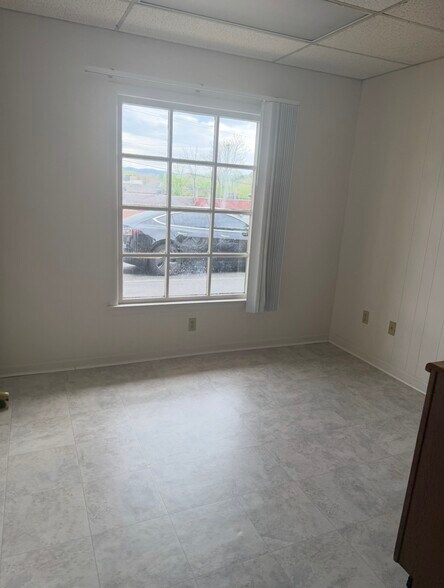 More Photos Of 4301 Appleton Ave NW, Roanoke Office For Lease