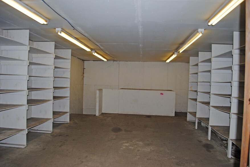 More Photos Of 223-227 S Main St, Wagoner Warehouse For Sale