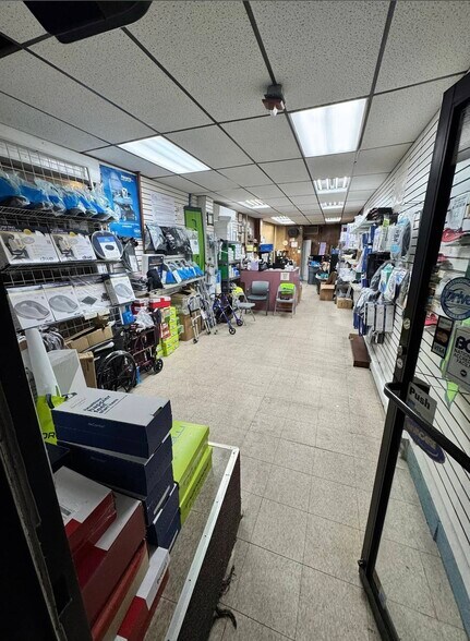 More Photos Of 8008 Baxter Ave, Elmhurst General Retail For Lease