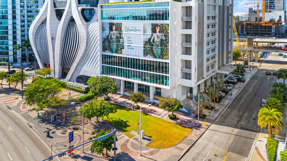 More Photos Of 1040 Biscayne Blvd, Miami Apartments For Lease