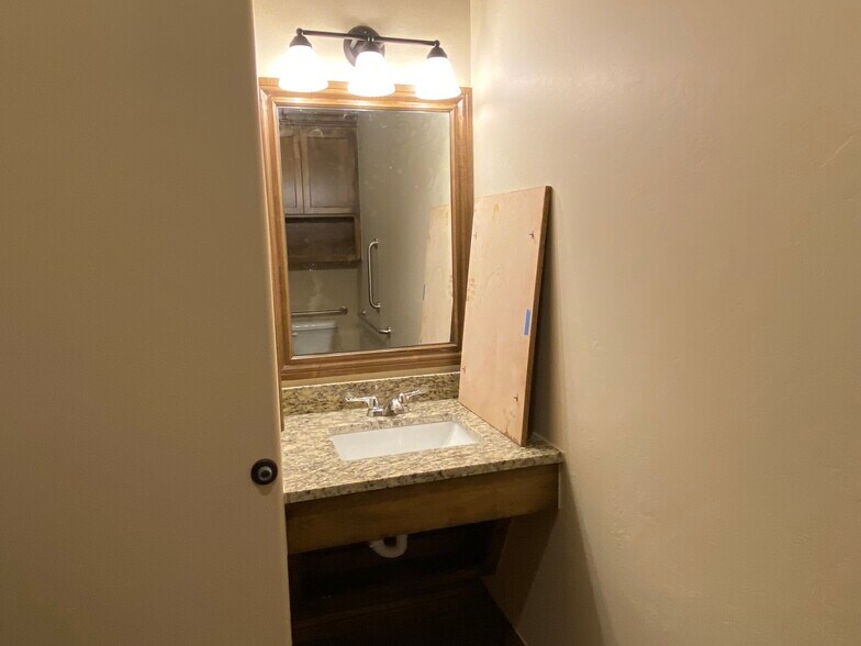 More Photos Of 5706 NW 130th St, Oklahoma City Office For Lease