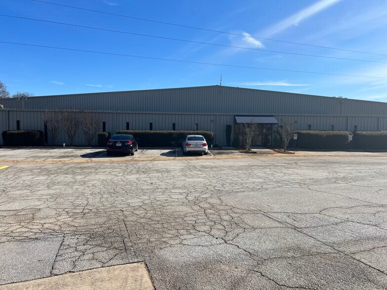 More Photos Of 1 Leggett Rd, Social Circle Warehouse For Lease