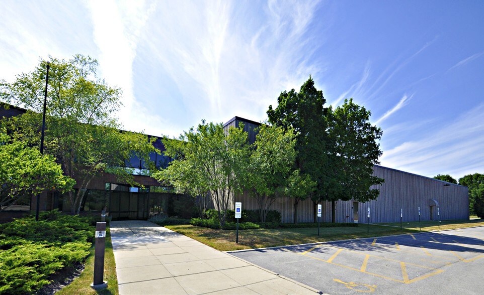 More Photos Of 431 Lakeview Ct, Mount Prospect Light Distribution For Lease