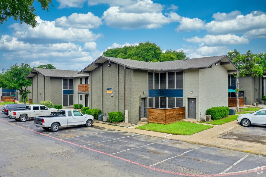 More Photos Of 2420 E Abram St, Arlington Apartments For Sale