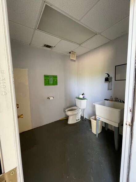 More Photos Of 164 Sherman Way, Searcy Warehouse For Sale