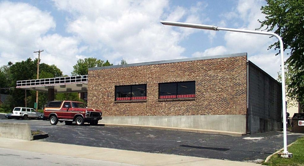 More Photos Of 510 N 5th St, Saint Charles Freestanding For Lease
