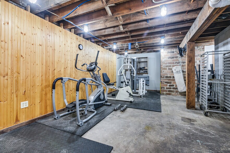 More Photos Of 328 5th Ave N, Bayport Restaurant For Sale