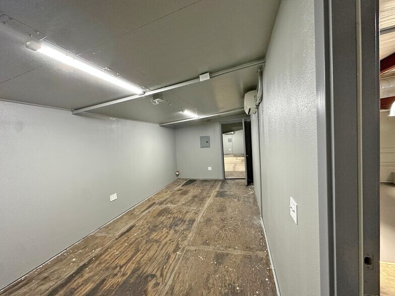 More Photos Of 343-345 W 9th St, Santa Rosa Warehouse For Sale