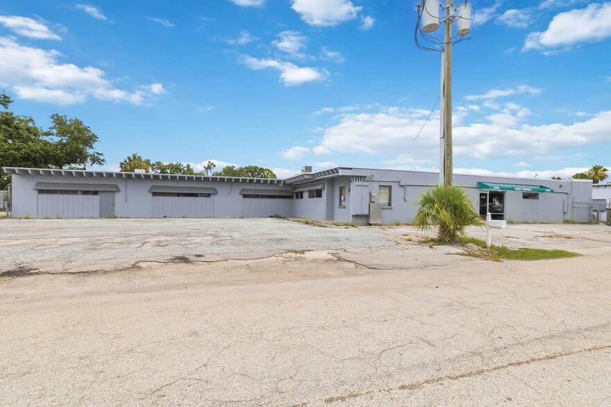 More Photos Of 2053 13th St, Sarasota Unknown For Lease