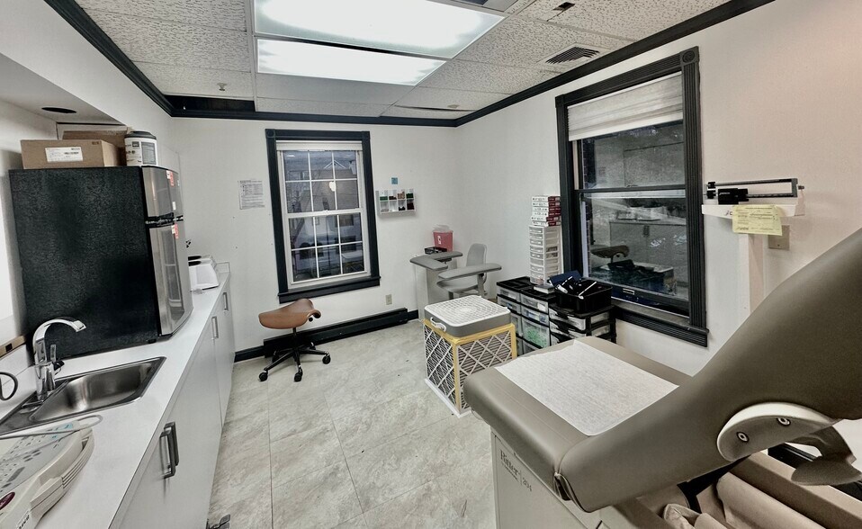 More Photos Of 40 E Putnam Ave, Cos Cob Medical For Lease