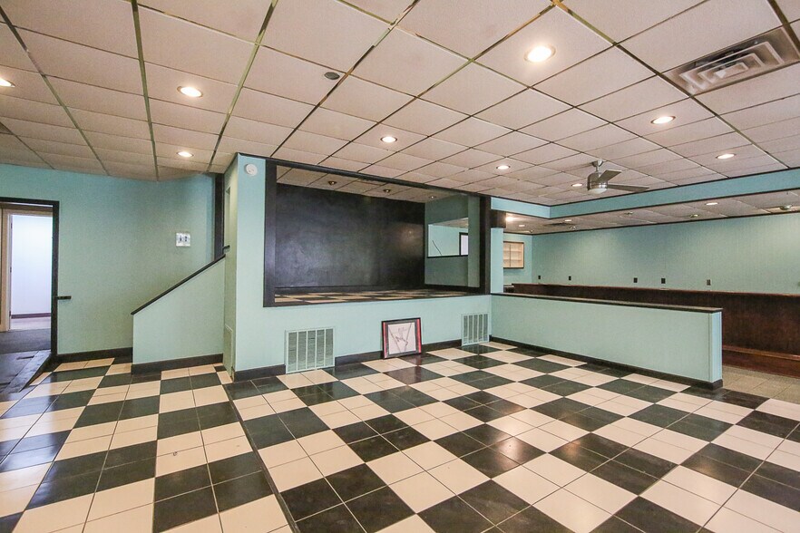 More Photos Of 130-148 Penn Ave, Salem Storefront Retail Office For Sale
