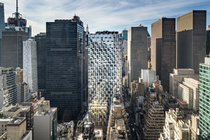 More Photos Of 55 W 46th St, New York Office For Lease