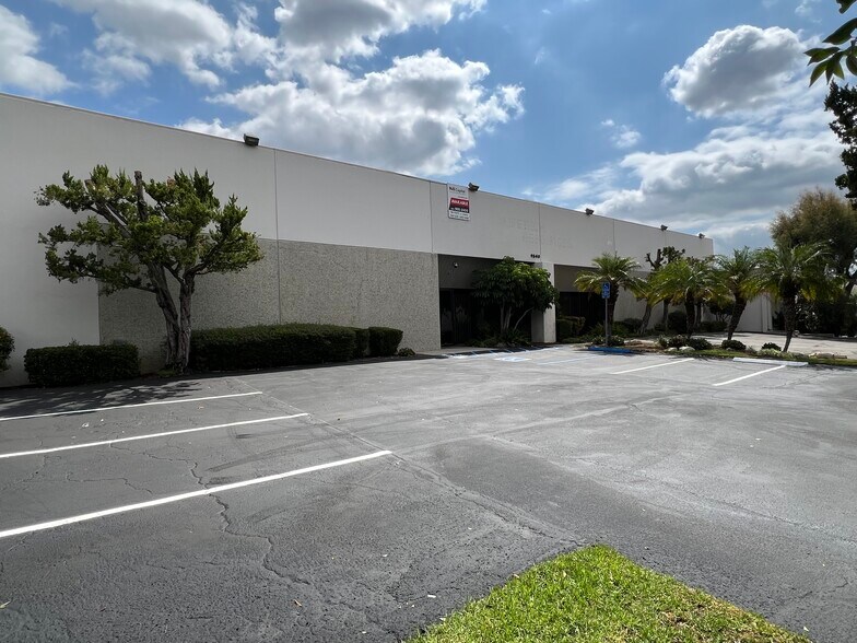 More Photos Of 9540 Cozycroft Ave, Chatsworth Manufacturing For Lease