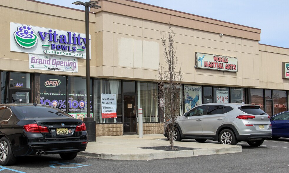 More Photos Of 400-450 Bergen St, Harrison Unknown For Lease