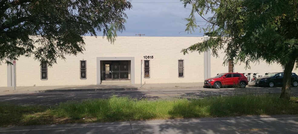 Primary Photo Of 10615 Chandler Blvd, North Hollywood Industrial For Lease