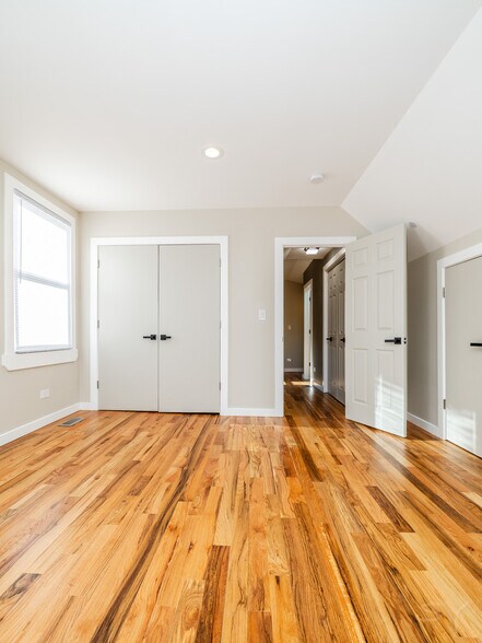 More Photos Of 6129 N Ravenswood Ave, Chicago Multifamily For Sale