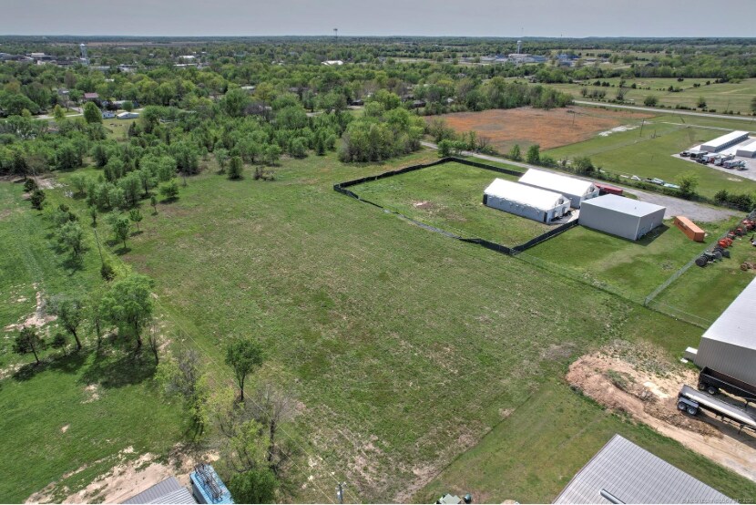More Photos Of 1024 Broadway ave, Haskell Specialty For Sale