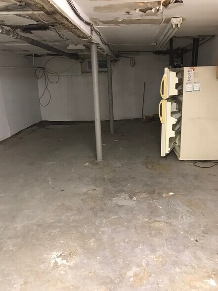 More Photos Of 5119 43rd Ave, Woodside Storefront Retail Residential For Lease