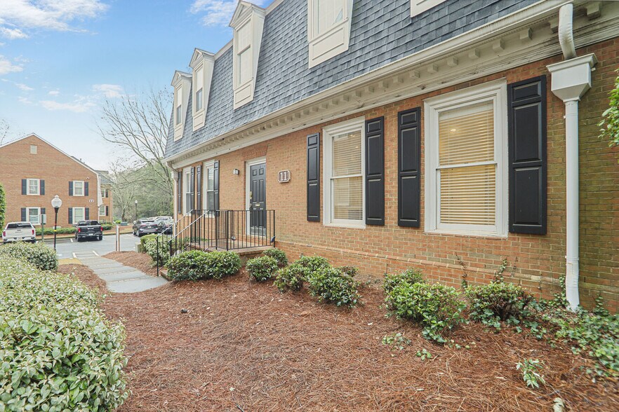 More Photos Of 541 Village Ter, Marietta Loft Creative Space For Lease