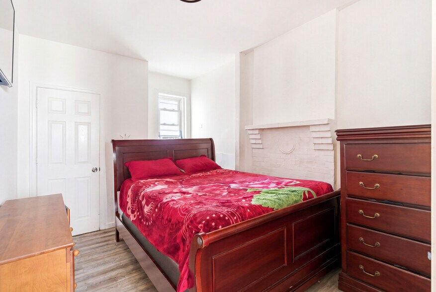 More Photos Of 204 Parkhurst St, Newark Apartments For Sale